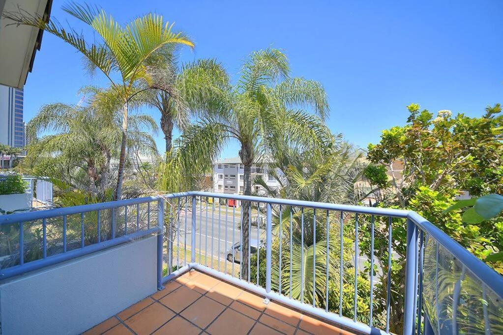Beautiful 2 Bed Retreat 2 Min Walk To Tramline Gold Coast
