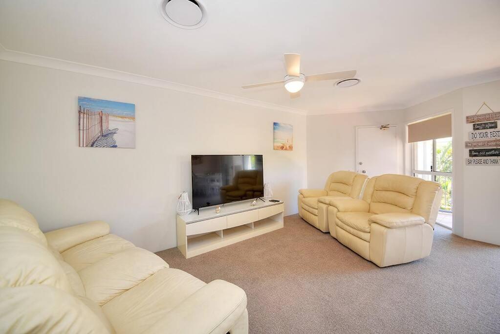 Beautiful 2 Bed Retreat 2 Min Walk To Tramline Apartment