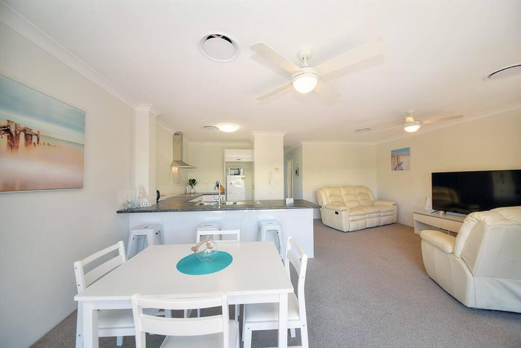 Beautiful 2 Bed Retreat 2 Min Walk To Tramline Gold Coast