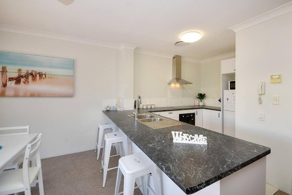 Apartment Beautiful 2 Bed Retreat 2 Min Walk To Tramline Gold Coast